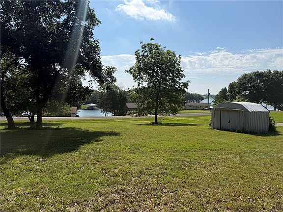 4th image of 1843 & 1844 Lake Viking Ter