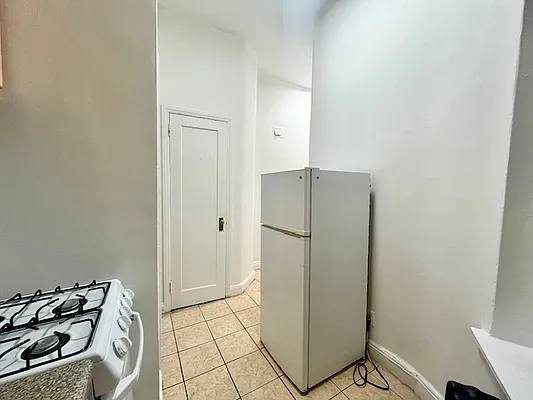 Rented by KNOCKKNOCK LLC | media 9