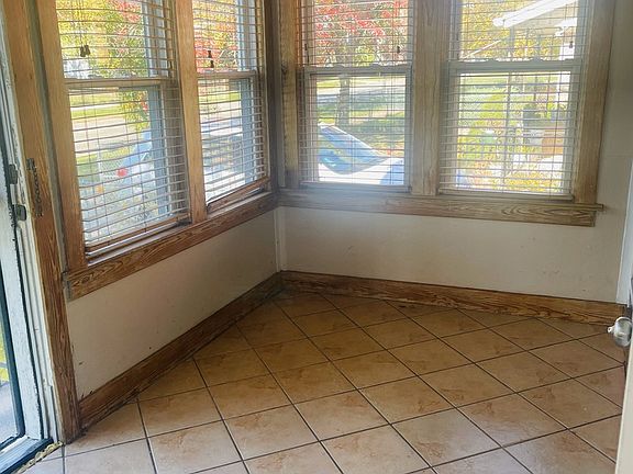 2nd image of 2055 Grove Ave