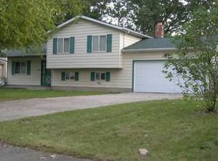 26313 Hickory Ln, Olmsted Falls, OH