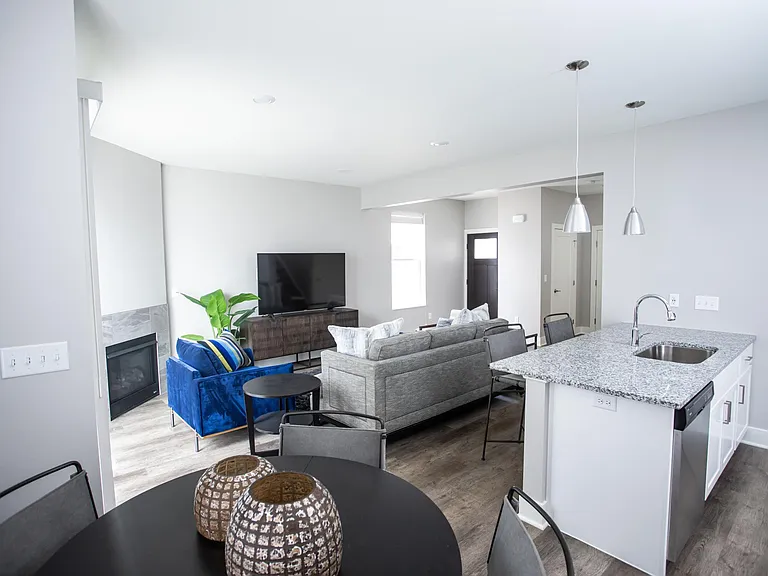 Evergreen Townhomes — Photo 10