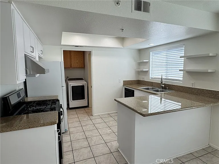 201 Laurel Ave — Photo 4