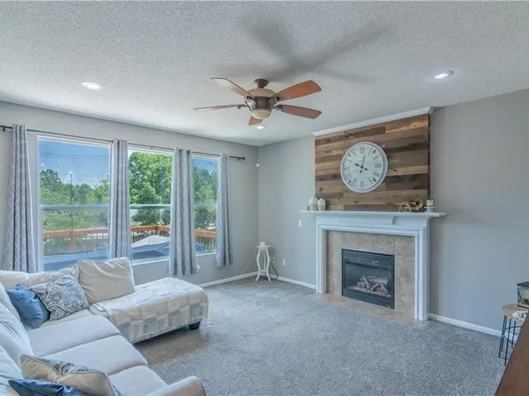 7911 N Poplar Ct, Kansas City, MO 64119