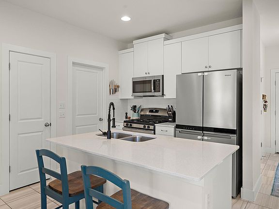 3rd image of 532 White Steppe Way #252