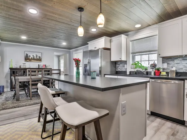 482 Reservoir Avenue, Manchester, NH 03104