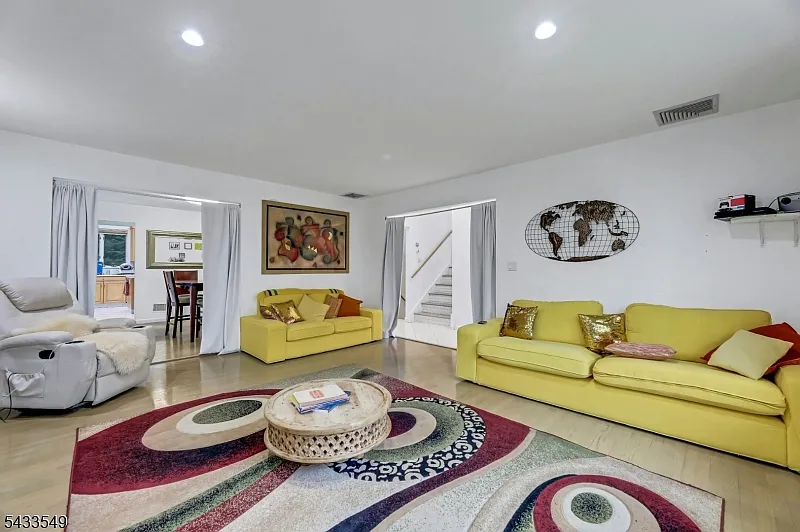 3 bed, 2.5 bath, $5,500 — Photo 3