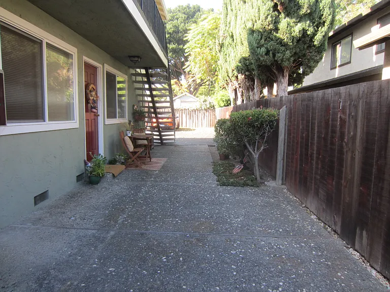263 Waverly St #2 — Photo 7