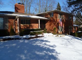 1053 Top View Rd, Bloomfield Hills, MI 48304