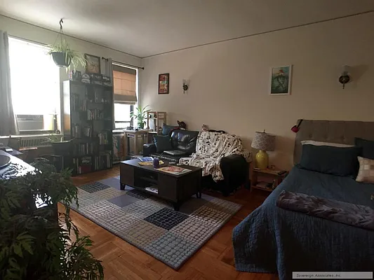 Rented by Sovereign Associates | media 49