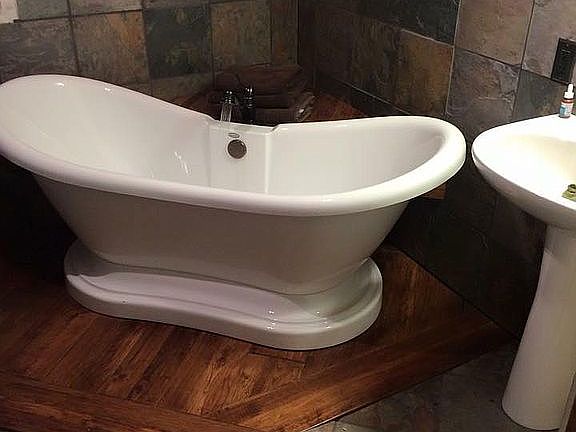 Upper level bathroom