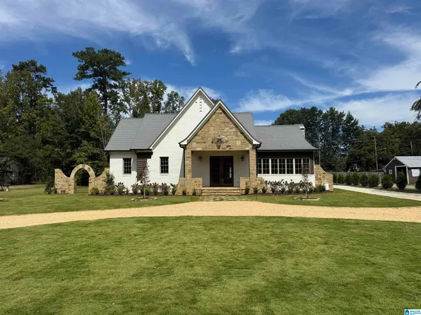 202 Magnolia Ct, Trussville, AL 35173