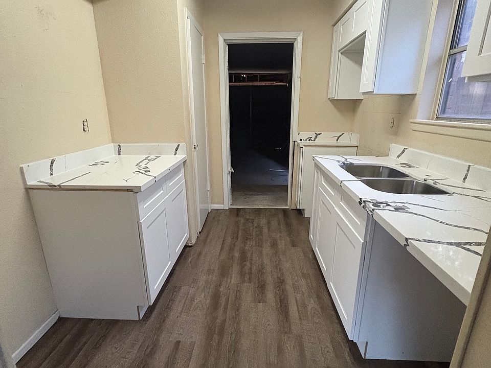 1st image of 706 Redstone St