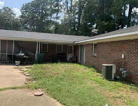 3rd image of 202 Crestwood Dr