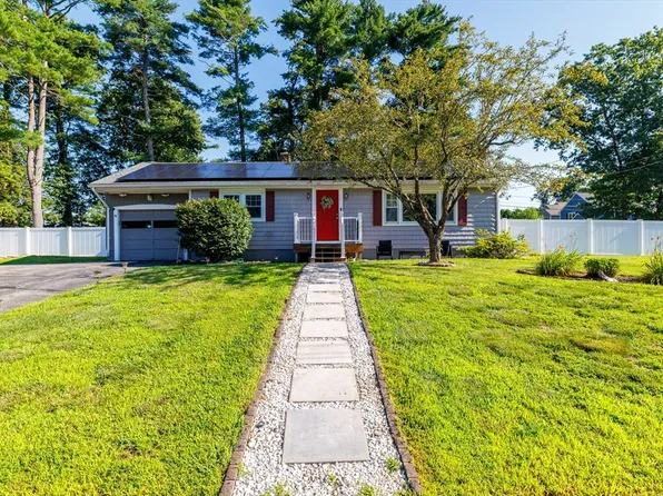 6 Elaine St, Webster, MA 01570