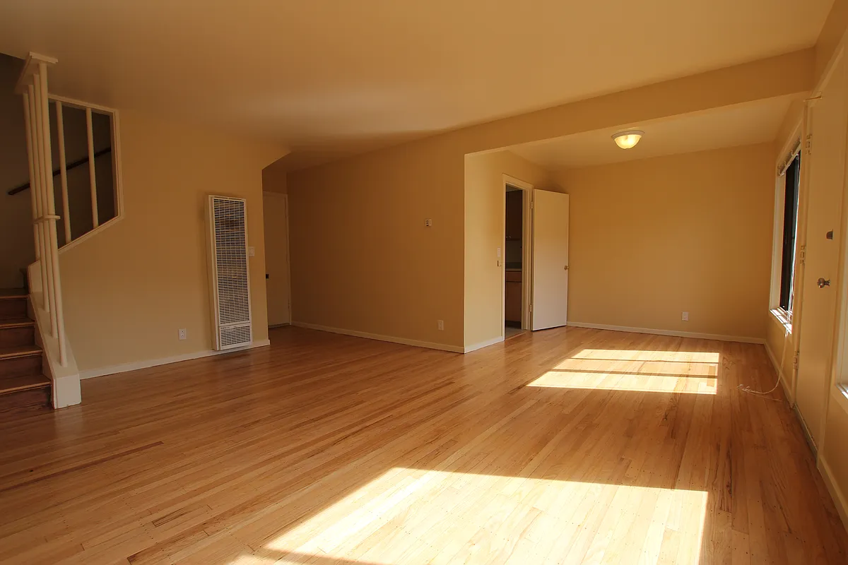 Building Photo - 1532 Pershing Dr #C