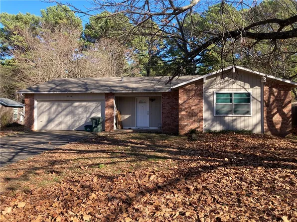 2848 N Peg Ln, Fayetteville, AR 72703