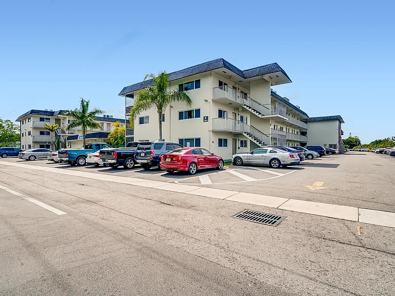Spectra Palms — Photo 17