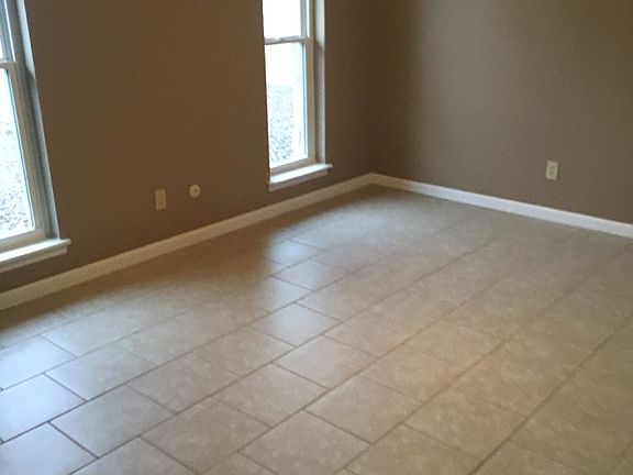 3rd image of 8305 Mettler Dr