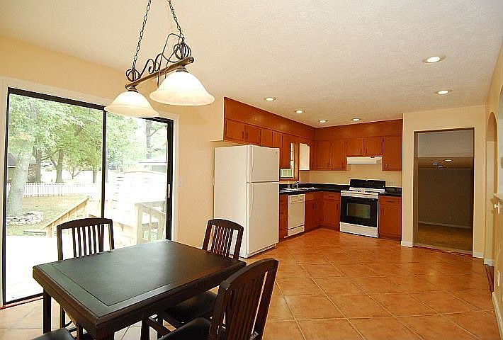 2nd image of 2237 Earwood Dr SW