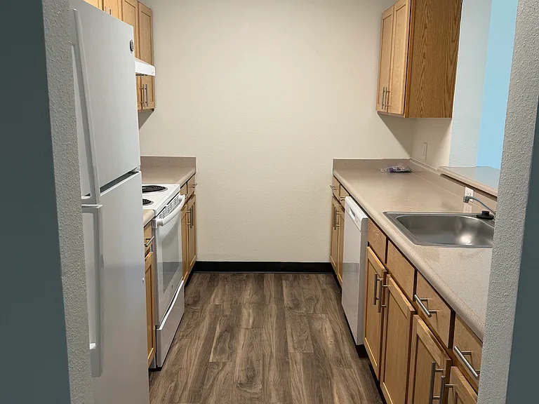 Center Village — Photo 11