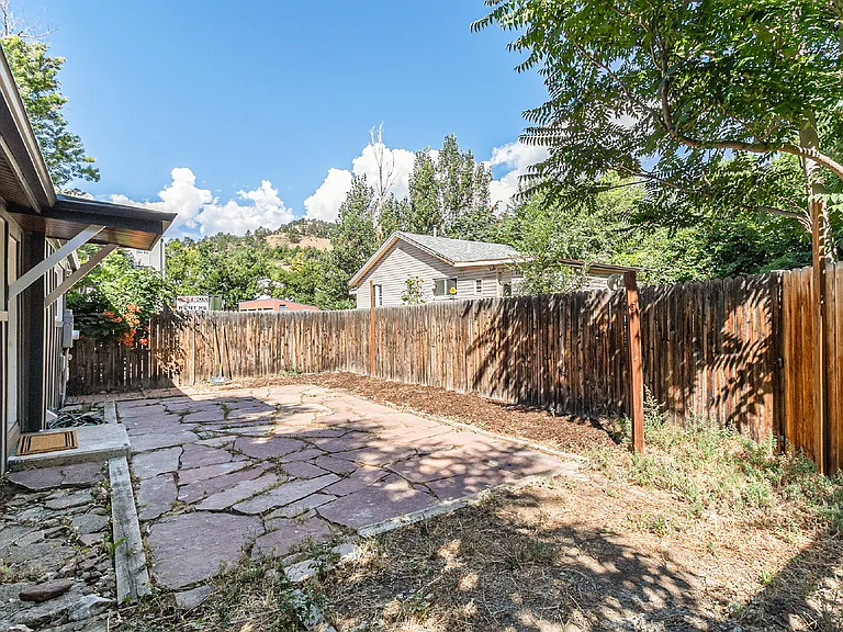 405 Pearl St — Photo 20