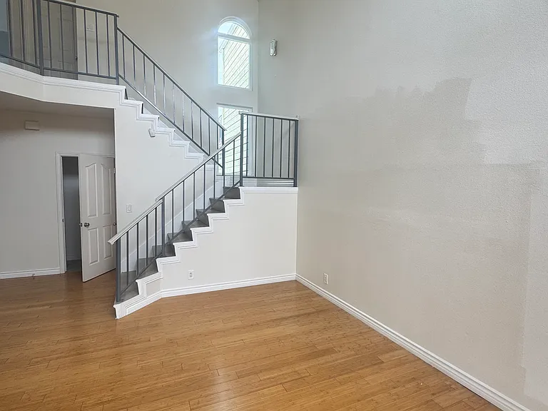 14726 Tupper St — Photo 16