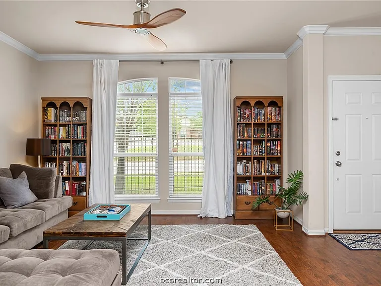 305 Holleman Dr E #205 — Photo 2