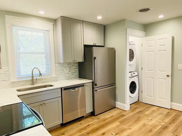 2507 Seminary Ave. — Photo 18
