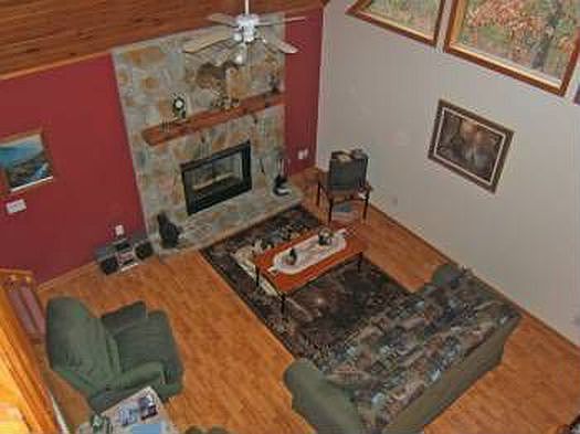 3rd image of 100 Lakeshore Dr