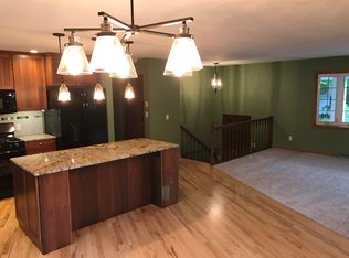 2812 Fairhaven Rd, Davenport, IA 52803