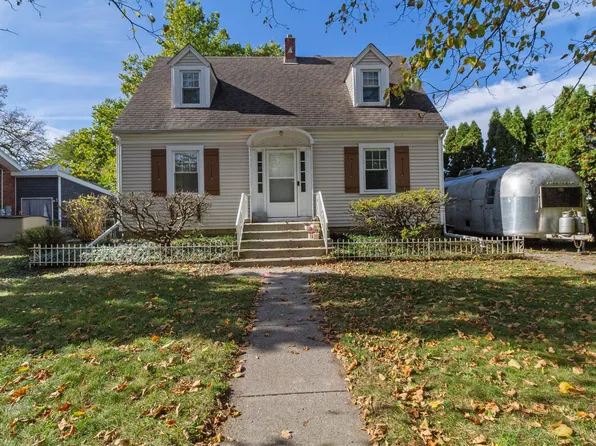 269 Maxwell St, Crown Point, IN 46307