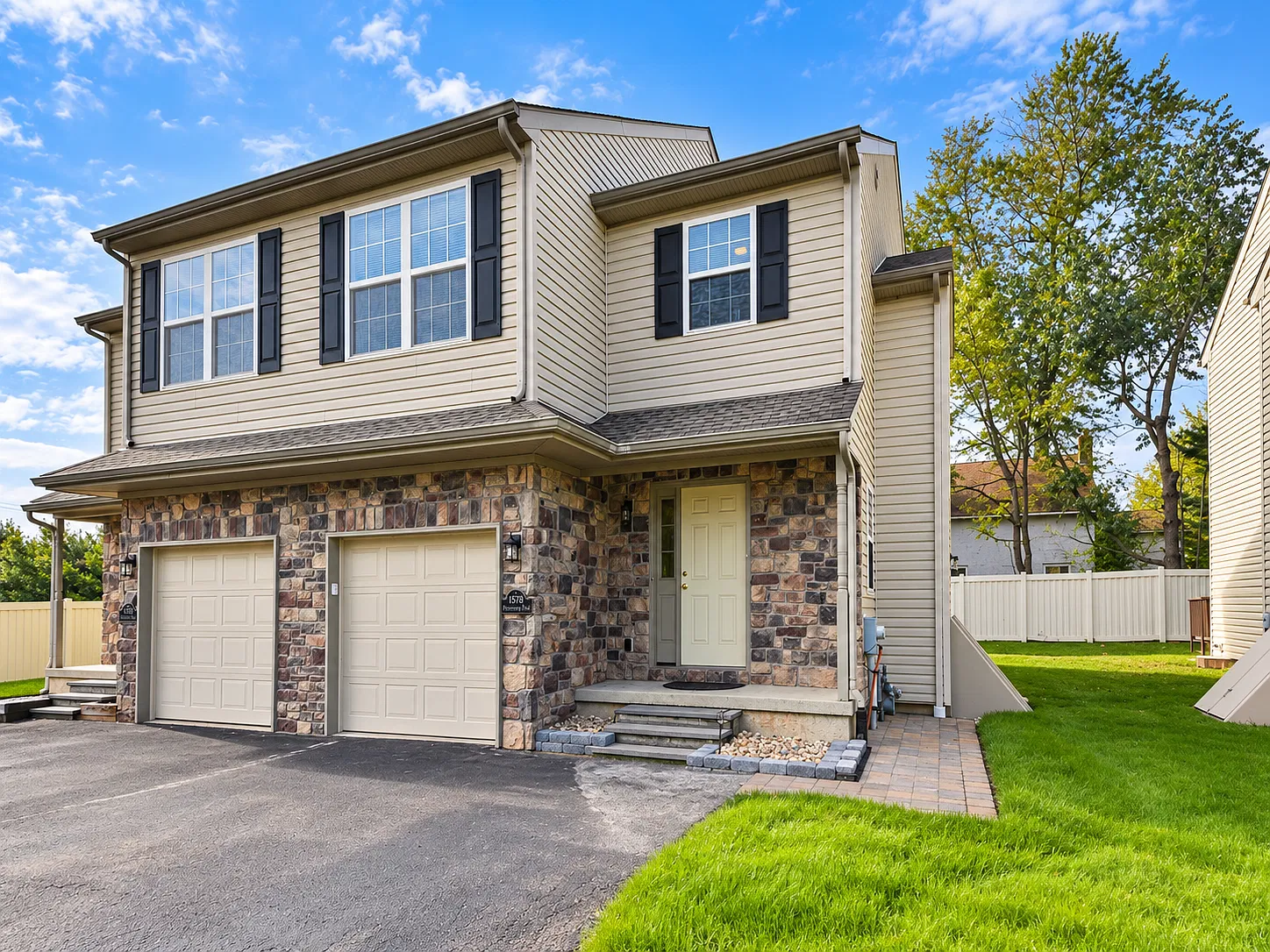 3 bed, 2.5 bath, 1479 sqft, $2,600 — Photo 1