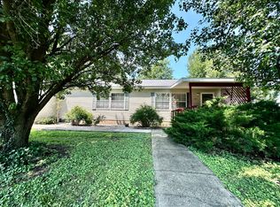 325 E Washington St, Flora, IL 62839