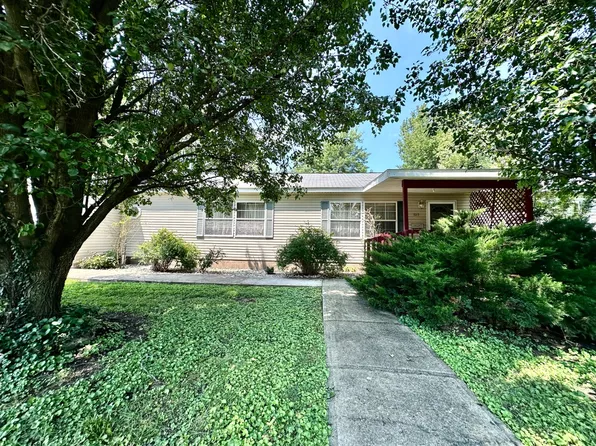 325 E Washington St, Flora, IL 62839