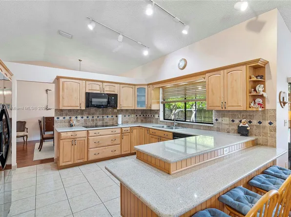 15827 Waverly Mnr, Davie, FL 33331