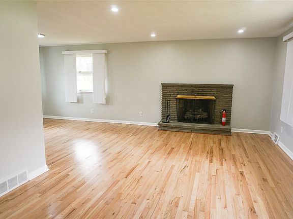 4th image of 3004 Columbia Dr