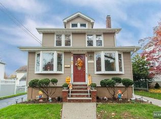 129 Mount Vernon St, Ridgefield Park, NJ 07660