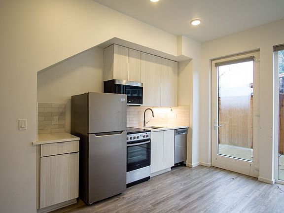 5th image of 5785 N Greeley Ave #105