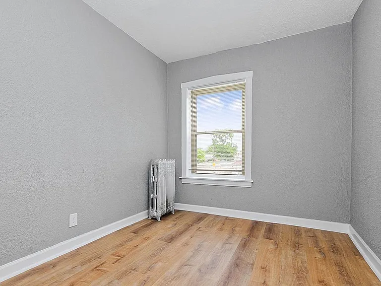 7556-58 S. Calumet Ave. / 320-28 E 76th St. — Photo 20