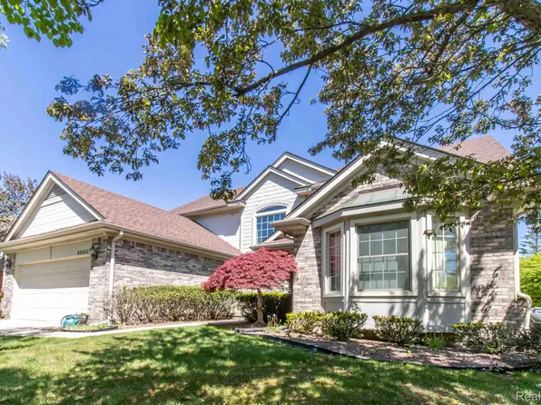 42852 Sandstone Dr, Novi, MI 48377