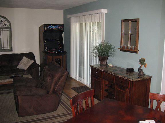 5th image of 26 Richmond Blvd Unit 2B