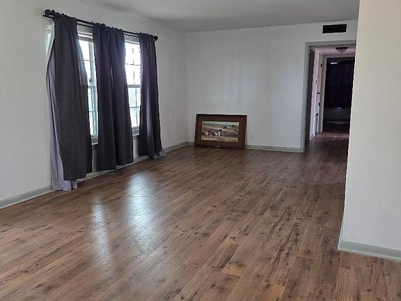 3rd image of 310 Williamsburg