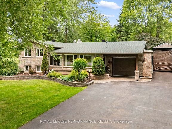 2nd image of 828 Principale St