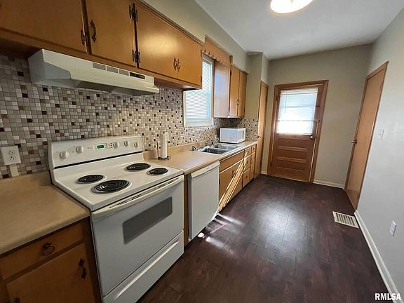 4th image of 2738 College Ave