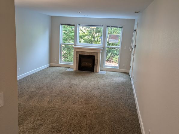 520 SE Columbia River Dr APT 220