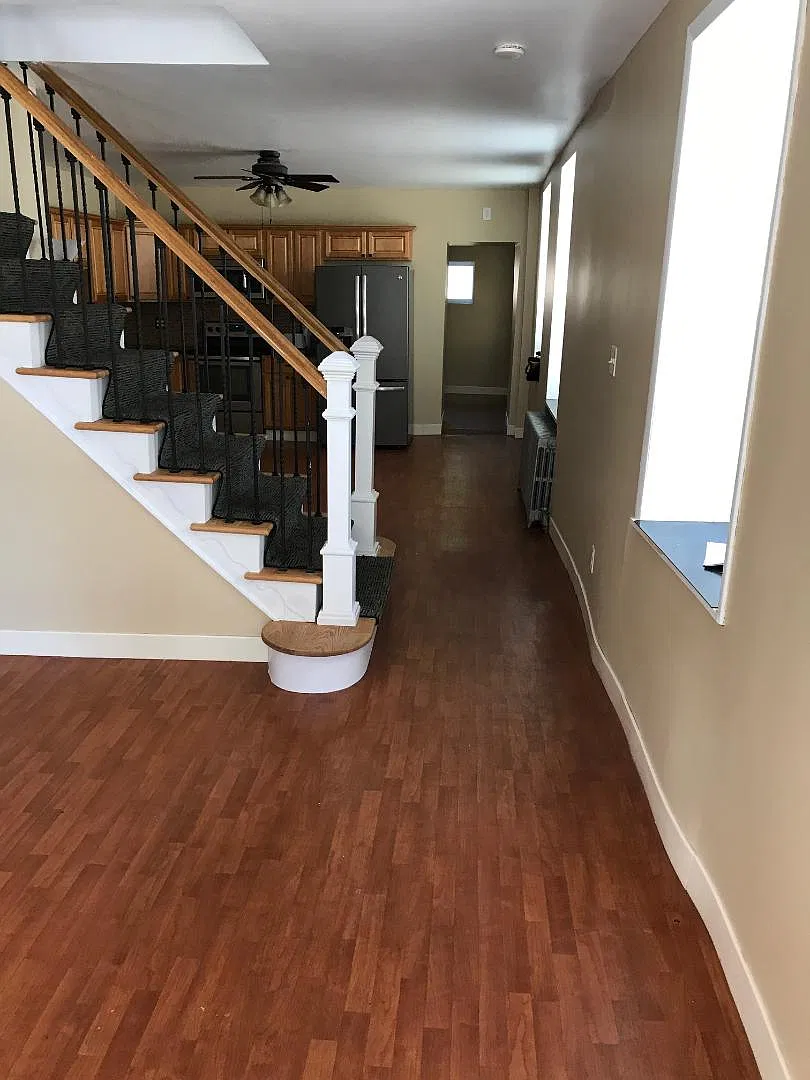 5 bed, 2.5 bath, 2600 sqft, $3,450 — Photo 3