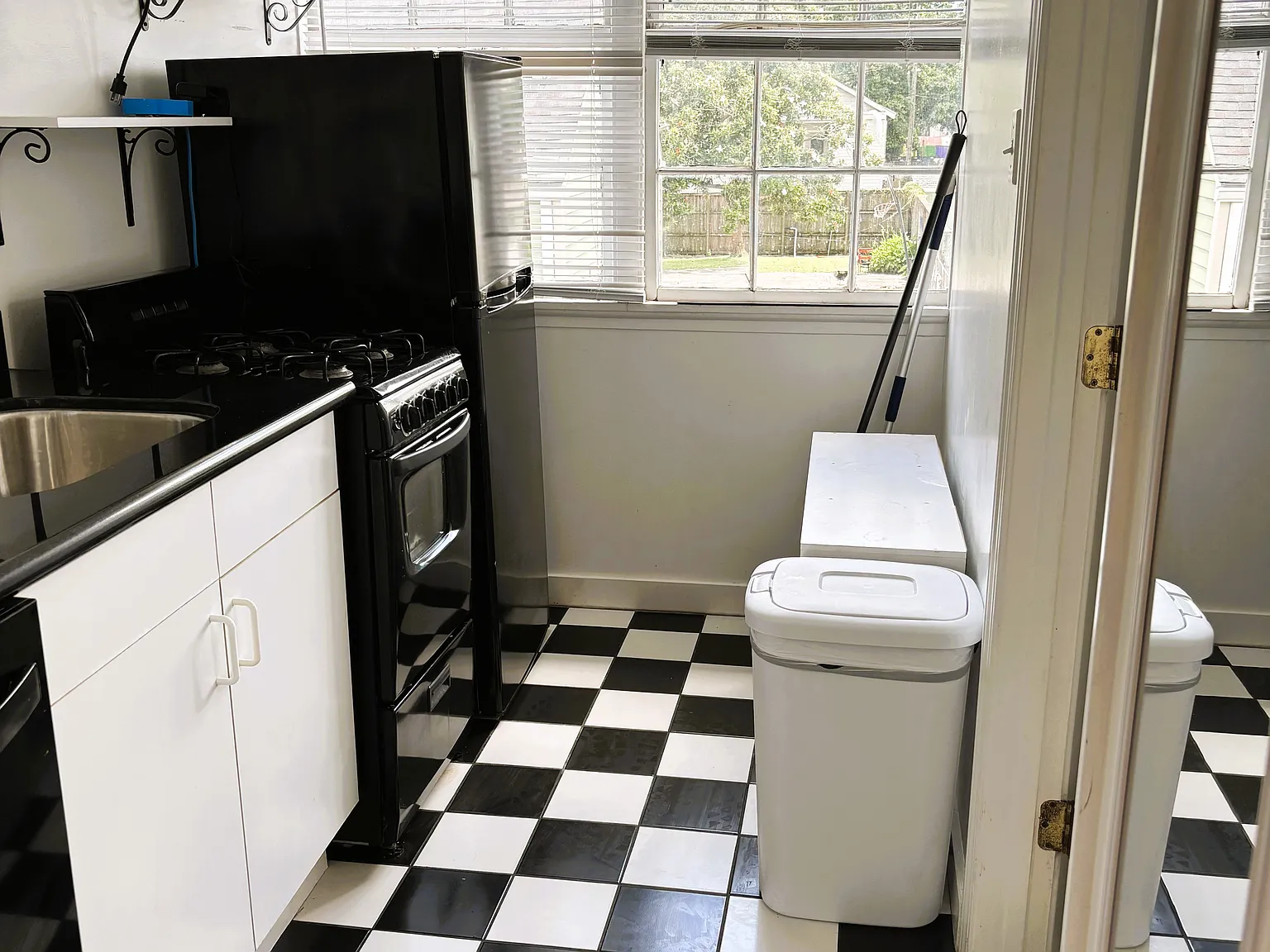 Studio, $1,200 — Photo 2