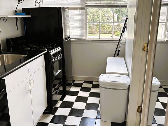 2nd image of 7114 Freret St APT D
