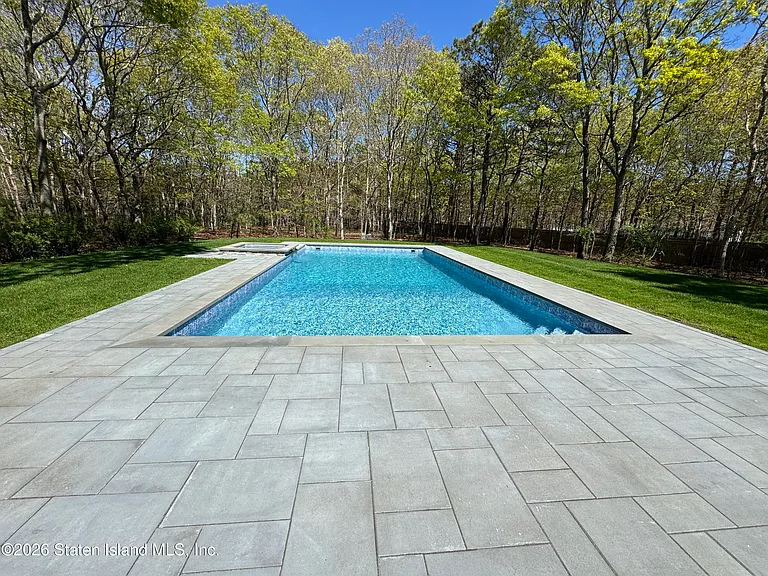 4 Bennett Dr — Photo 4