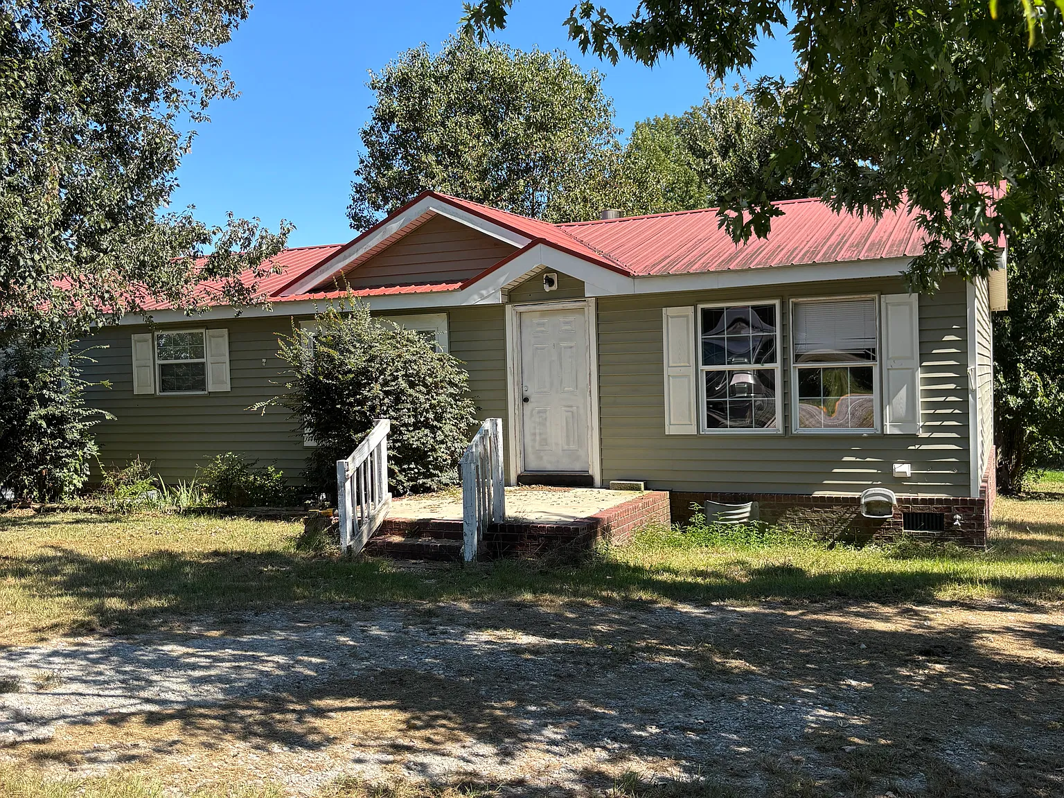 3 bed, 1566 sqft, $1,550 — Photo 1